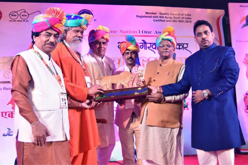 Delhi - डॉ. बी.के. मृत्युंजय और डॉ. बी.के. दीपक हरके “भारत गौरव अवार्ड” से सम्मानित